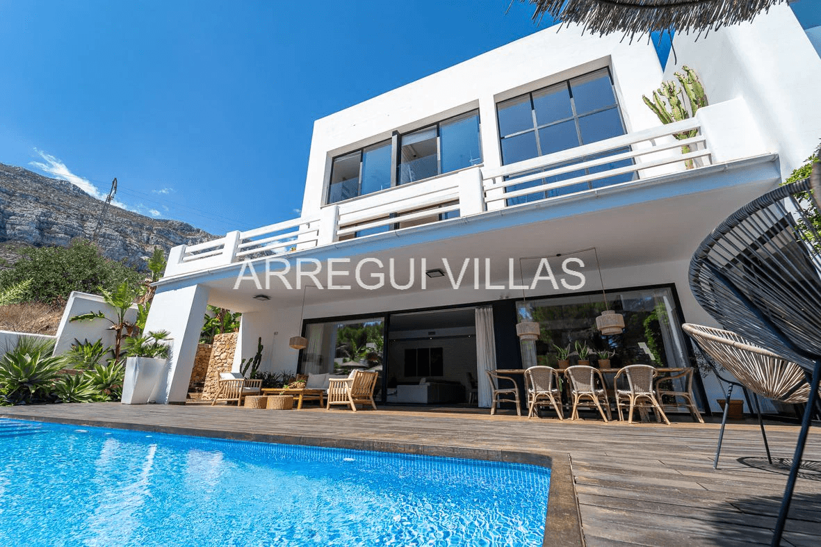 Estupenda villa en venta en Dénia - Montgó