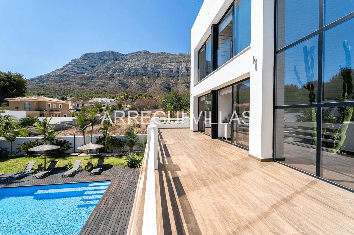 Estupenda villa en venta en Dénia - Montgó