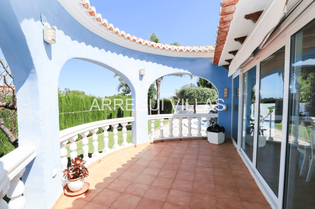 Estupenda villa de 3 dormitorios en Dénia - La Pedrera