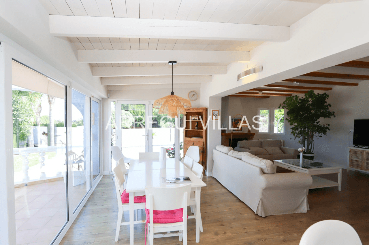 Estupenda villa de 3 dormitorios en Dénia - La Pedrera