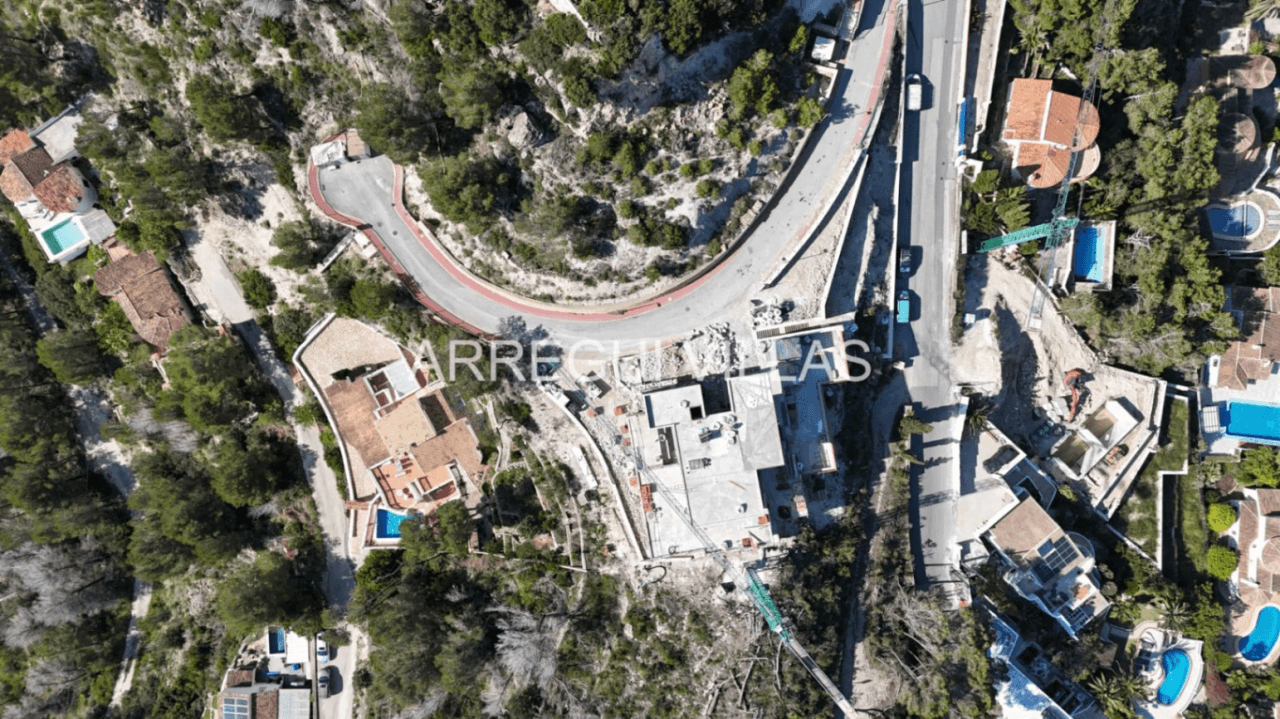 Magnífica villa de diseño en Moraira con preciosas vistas, amplios espacios y máxima luminosidad
