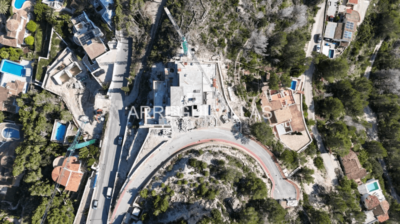 Magnífica villa de diseño en Moraira con preciosas vistas, amplios espacios y máxima luminosidad