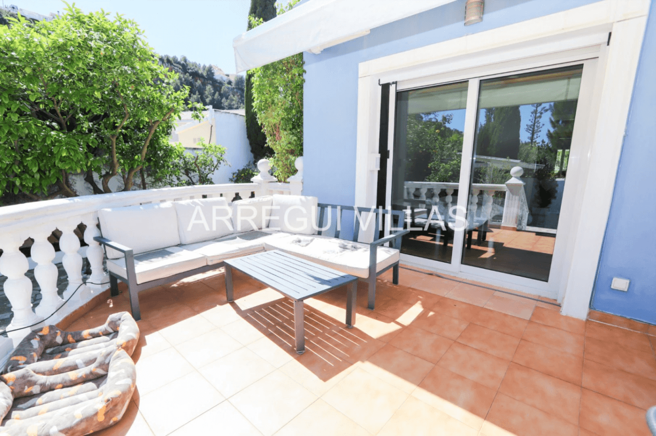 Estupenda villa de 3 dormitorios en Dénia - La Pedrera