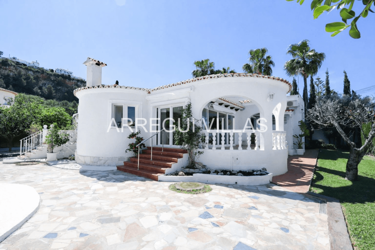 Estupenda villa de 3 dormitorios en Dénia - La Pedrera