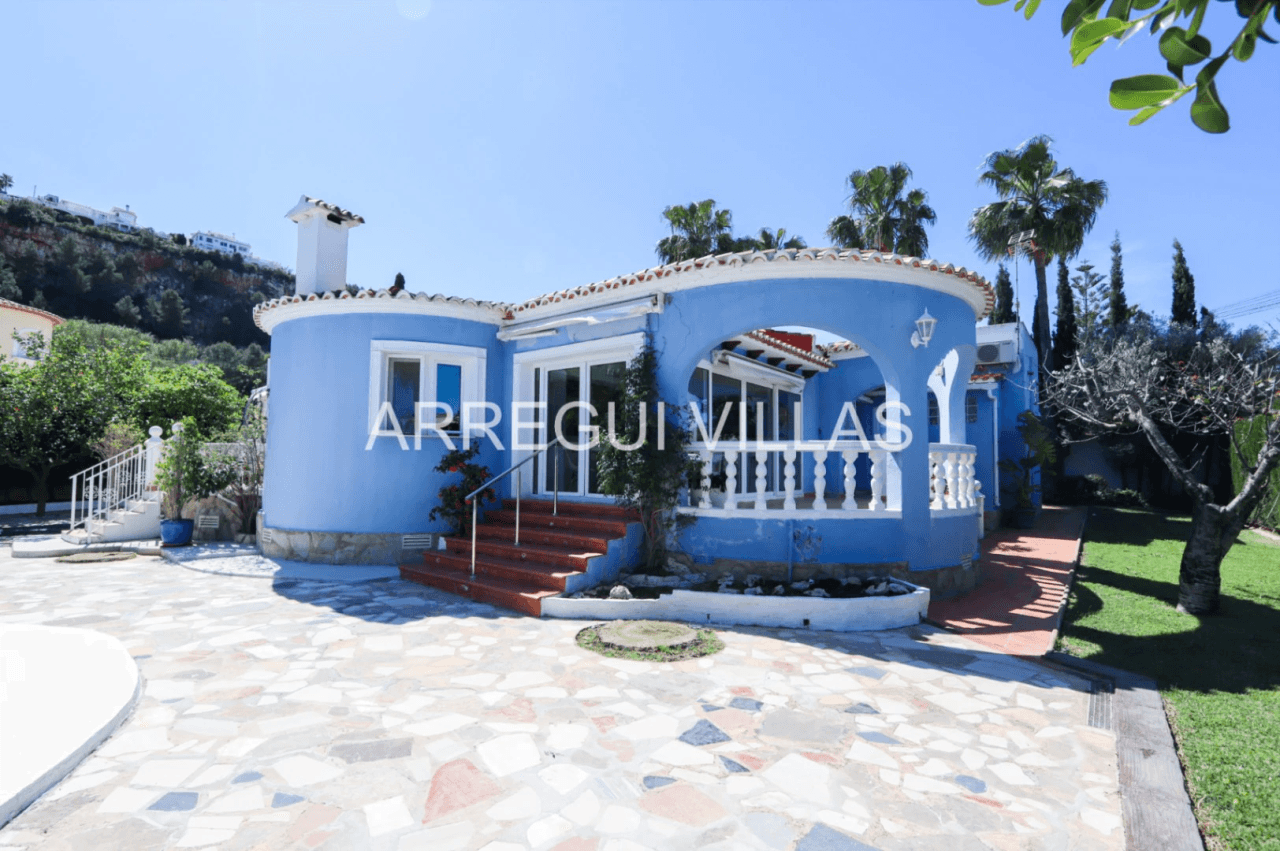 Estupenda villa de 3 dormitorios en Dénia - La Pedrera