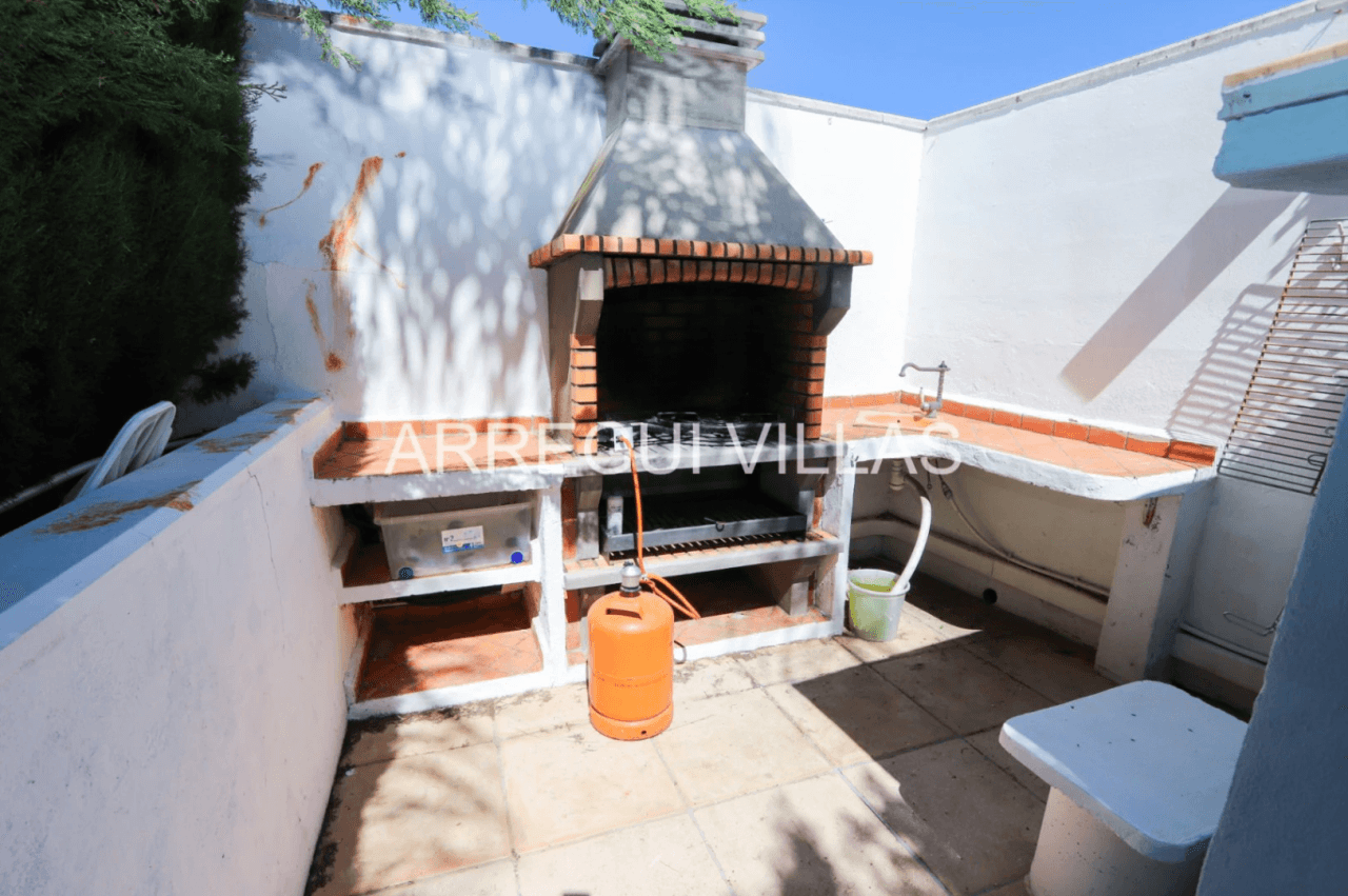 Estupenda villa de 3 dormitorios en Dénia - La Pedrera