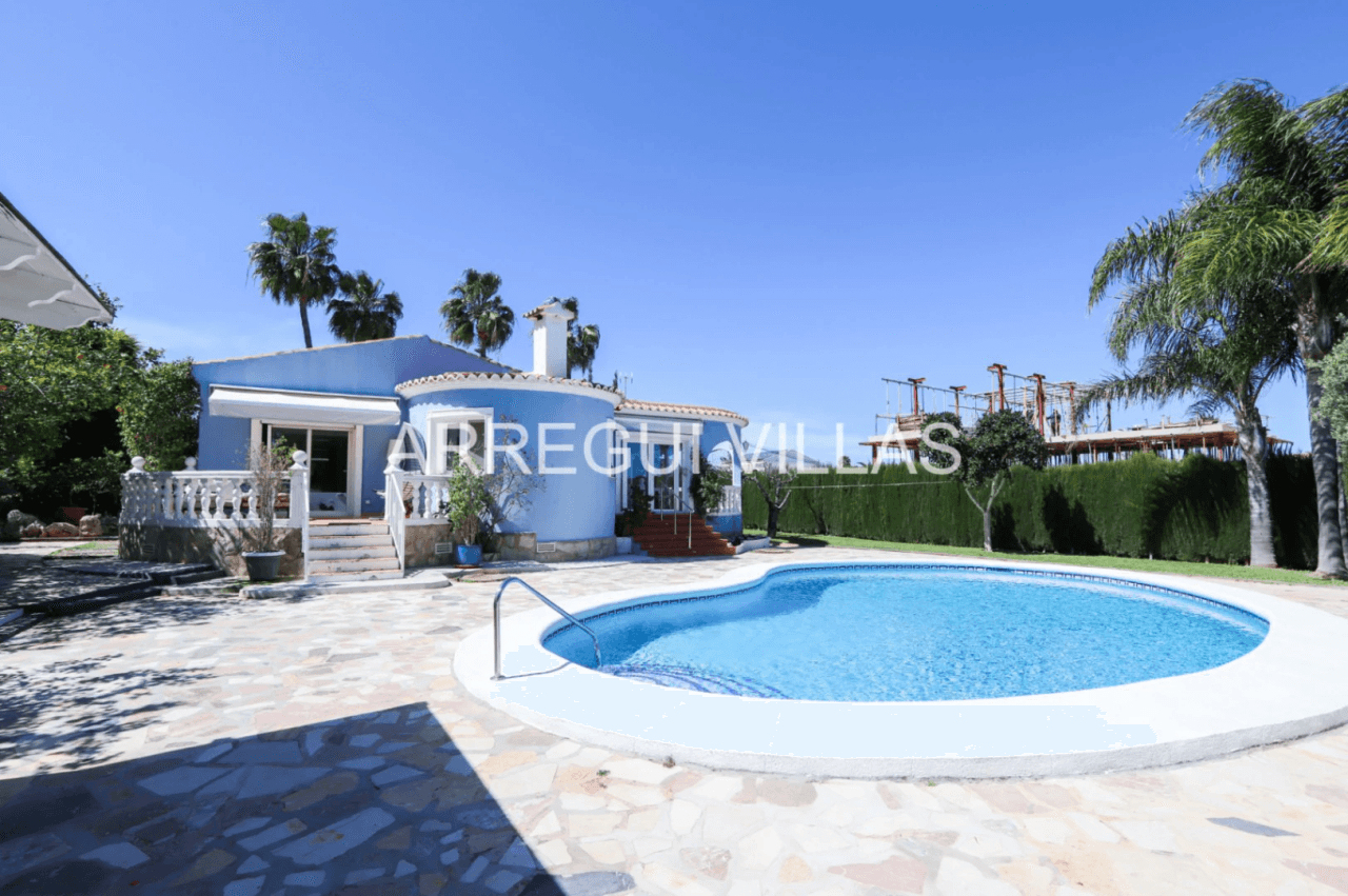 Estupenda villa de 3 dormitorios en Dénia - La Pedrera