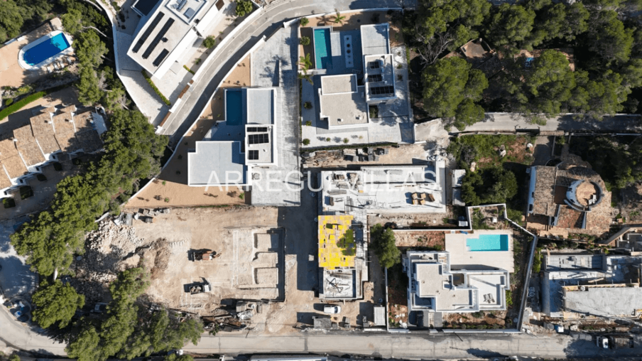 Excepcional villa contemporánea en Moraira con acabados premium, máxima luminosidad y una ubicación privilegiada junto al Mediterráneo